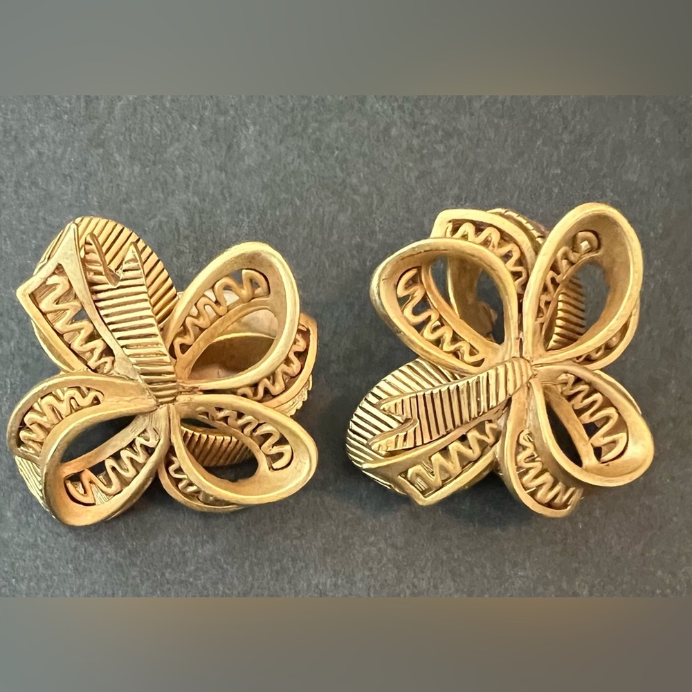 Oscar de la Renta gold bow clip on earrings